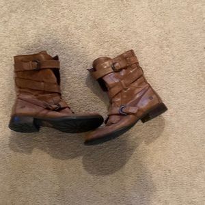 Boots size 9